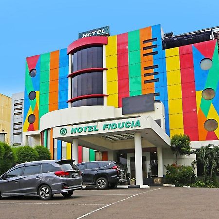 Super Oyo Townhouse Oak Hotel Fiducia Serpong Exteriör bild