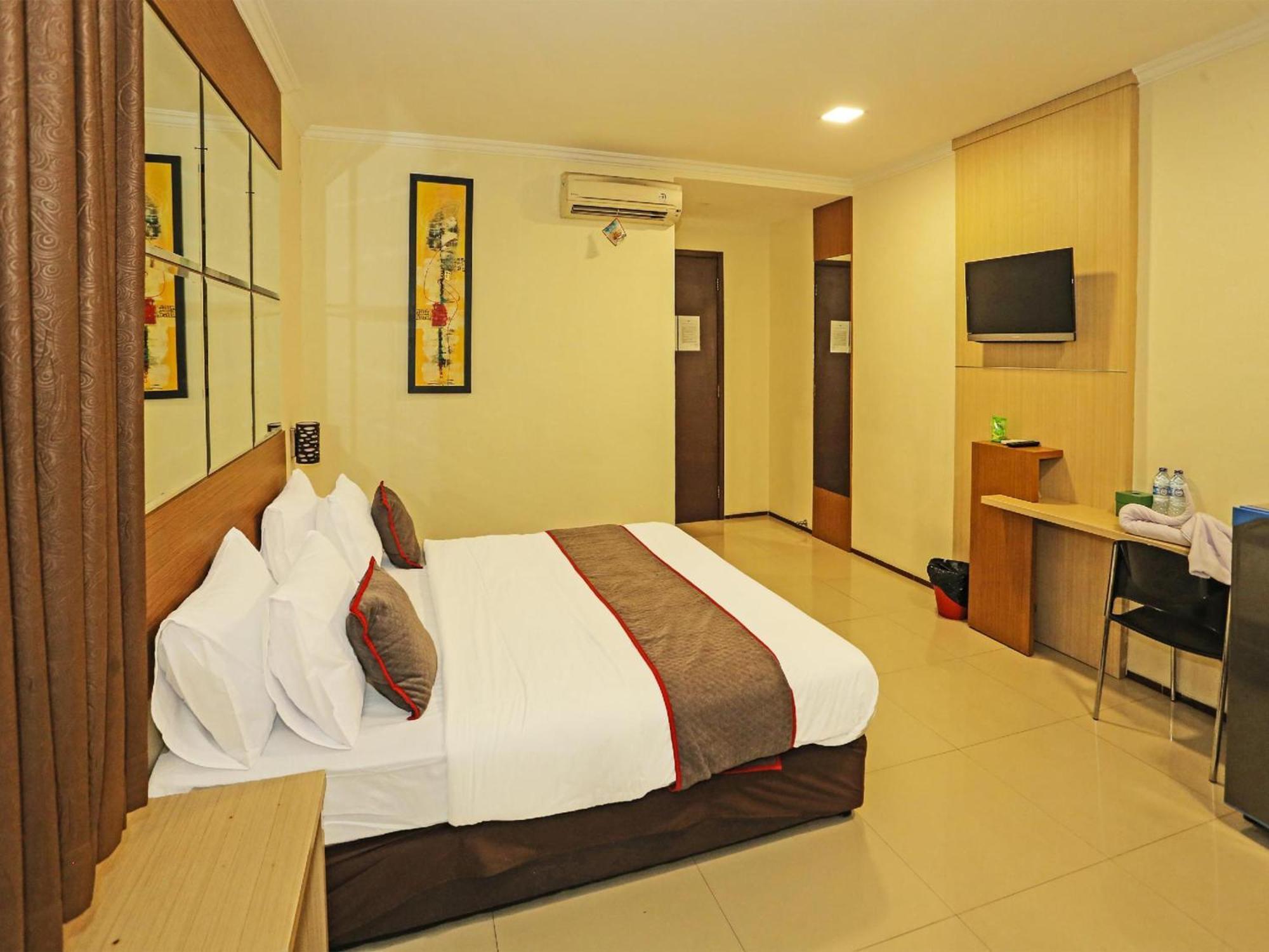 Super Oyo Townhouse Oak Hotel Fiducia Serpong Exteriör bild