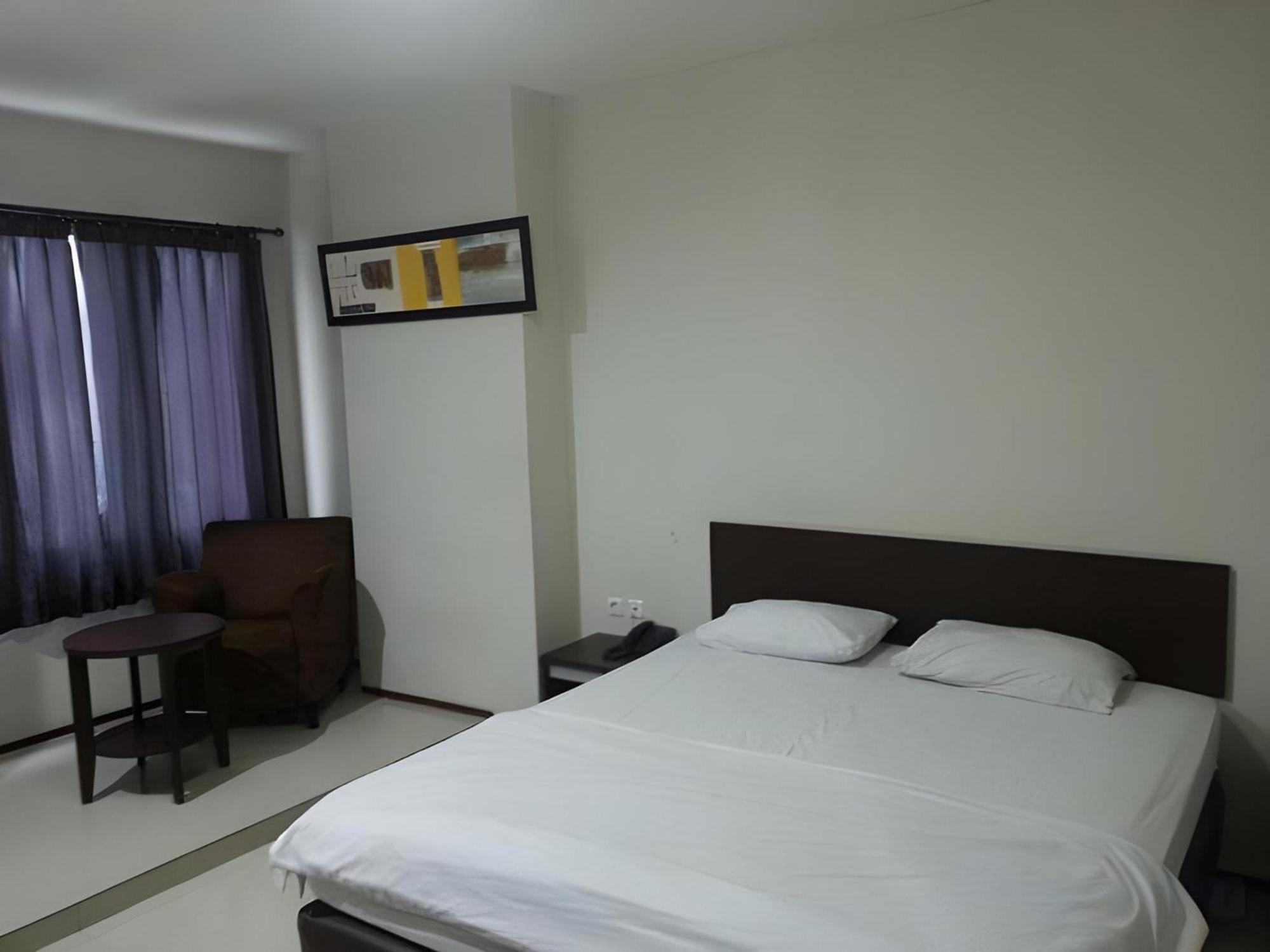 Super Oyo Townhouse Oak Hotel Fiducia Serpong Exteriör bild
