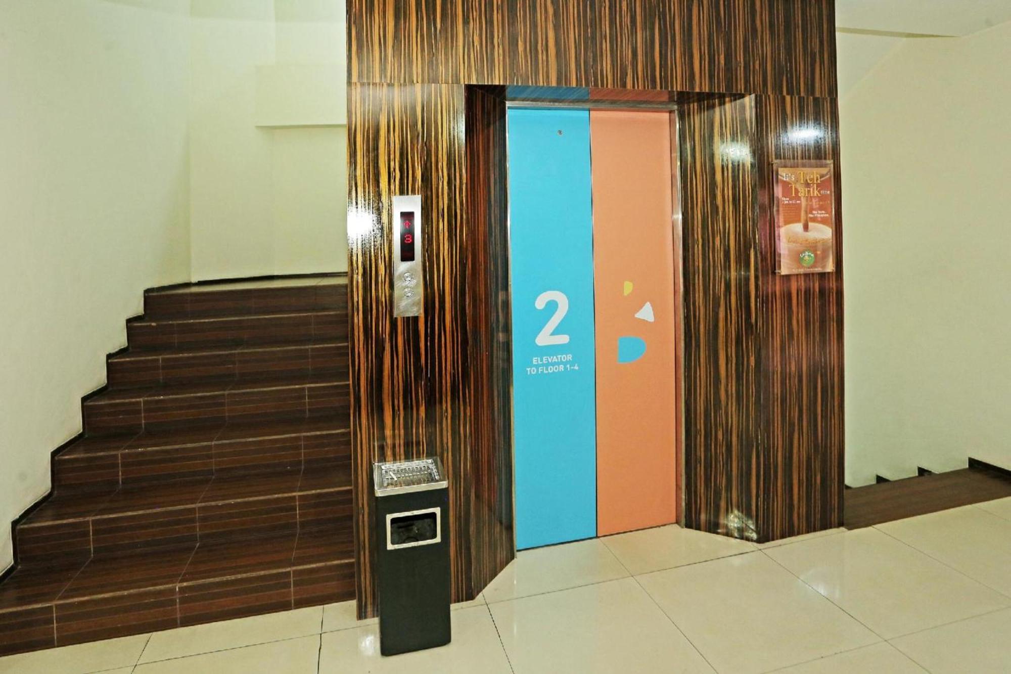 Super Oyo Townhouse Oak Hotel Fiducia Serpong Exteriör bild