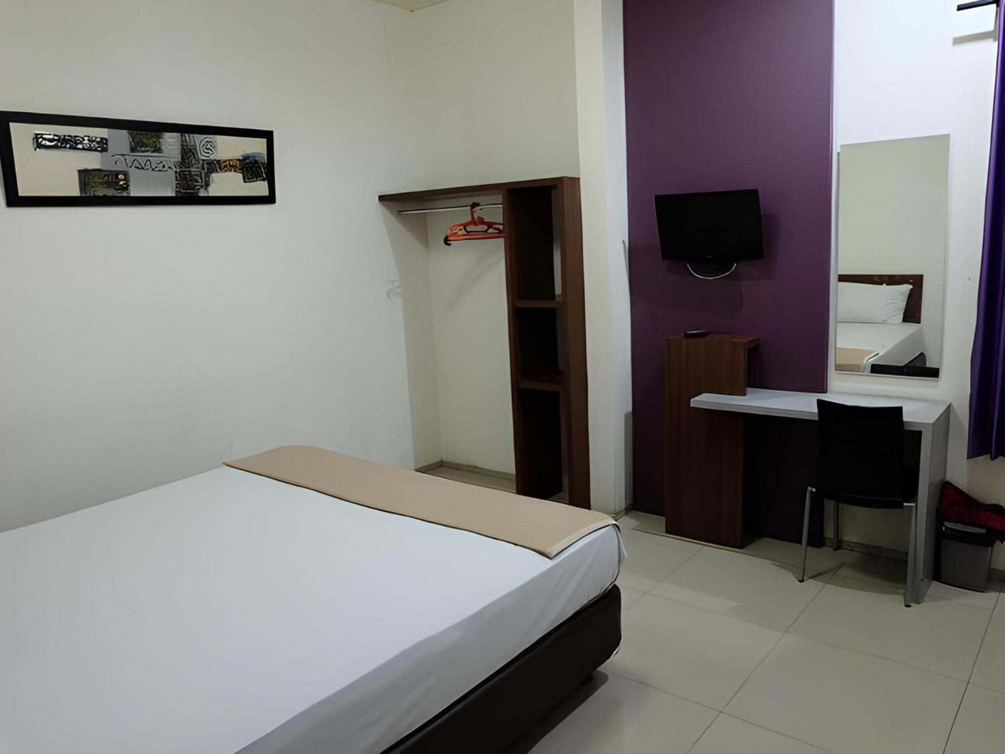 Super Oyo Townhouse Oak Hotel Fiducia Serpong Exteriör bild