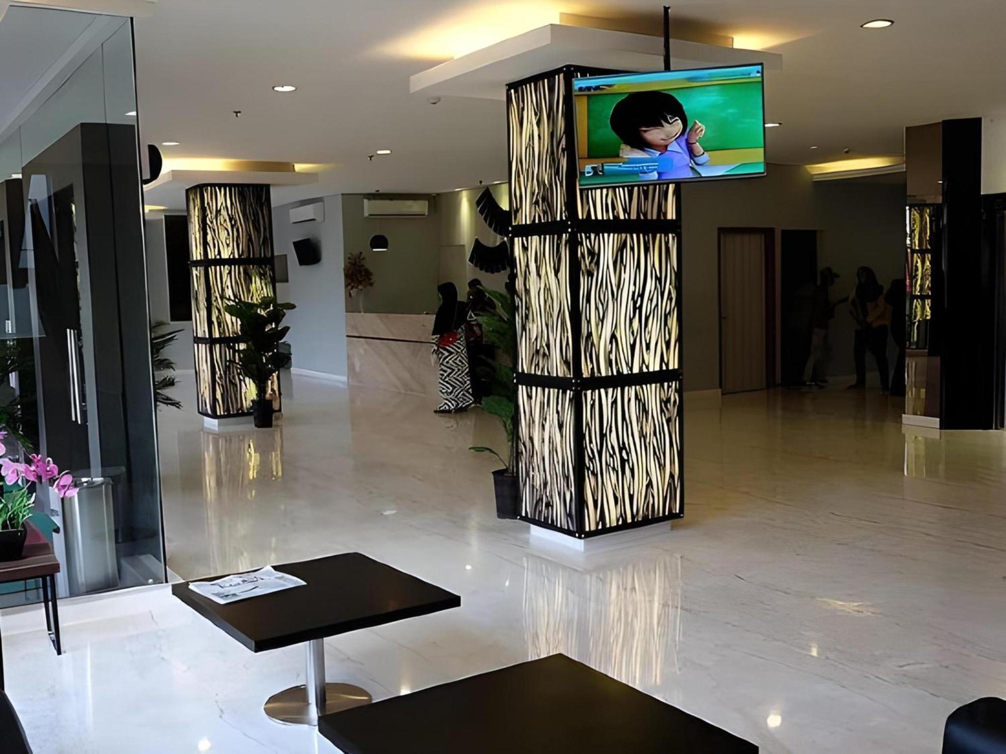 Super Oyo Townhouse Oak Hotel Fiducia Serpong Exteriör bild