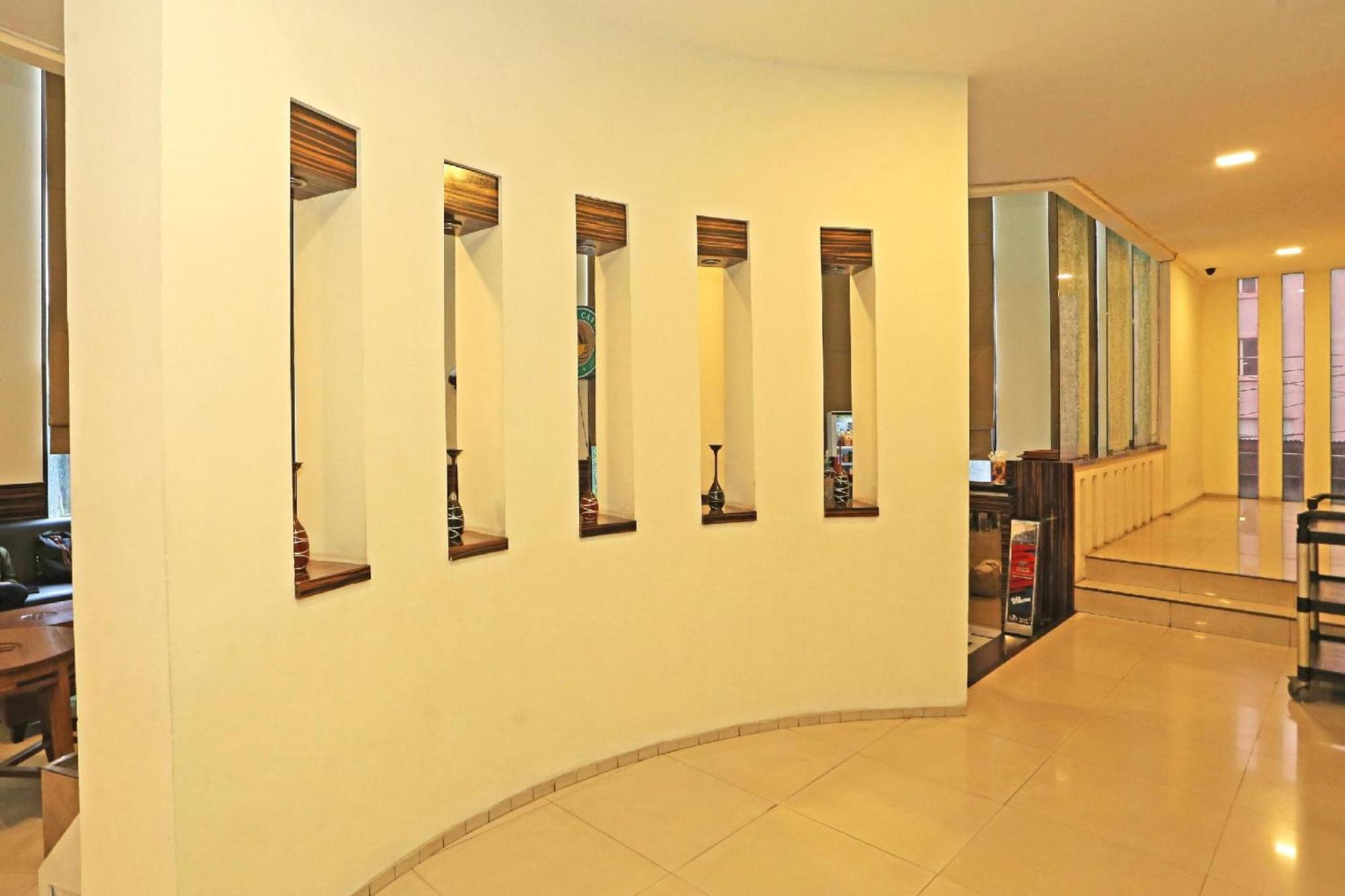 Super Oyo Townhouse Oak Hotel Fiducia Serpong Exteriör bild