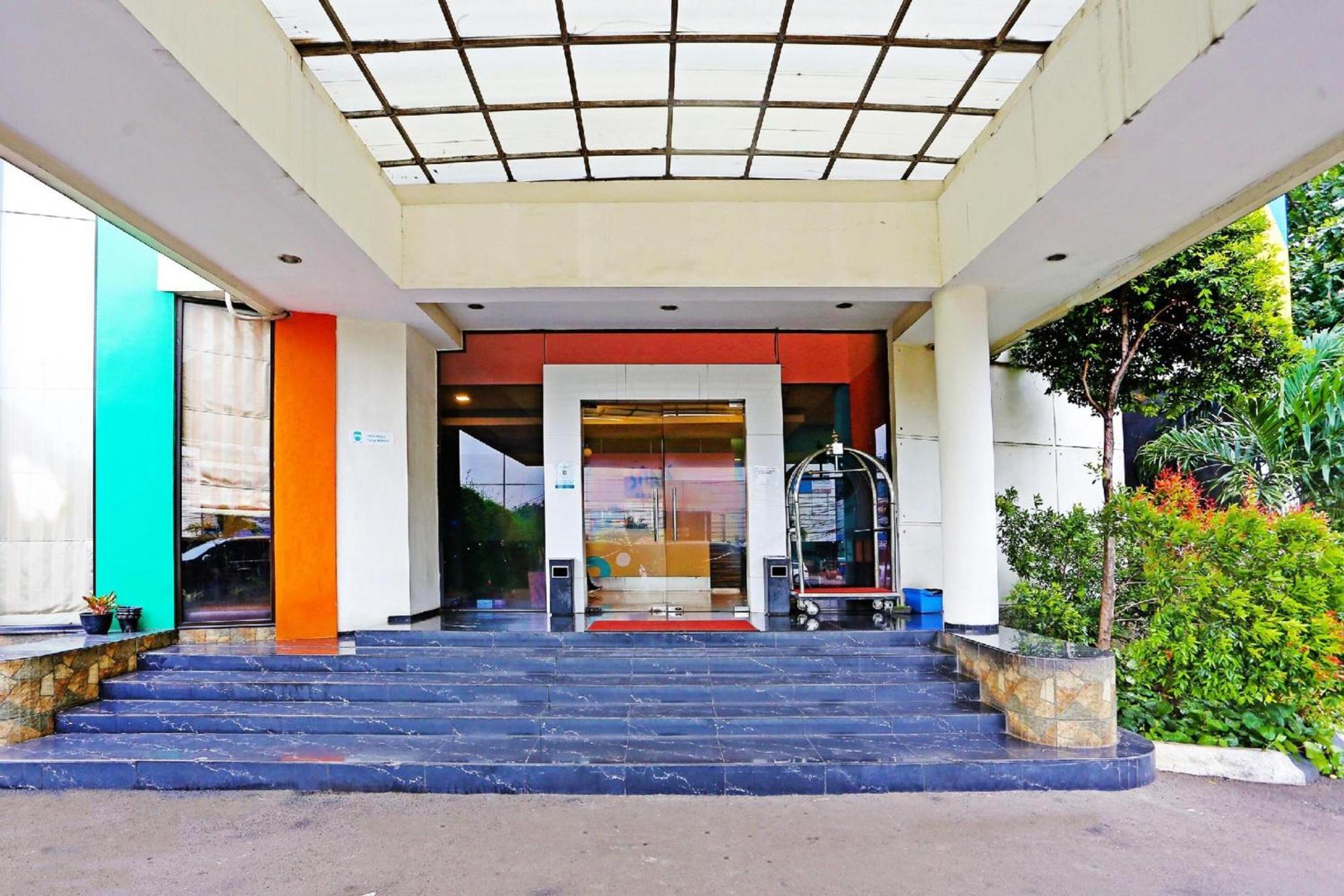 Super Oyo Townhouse Oak Hotel Fiducia Serpong Exteriör bild
