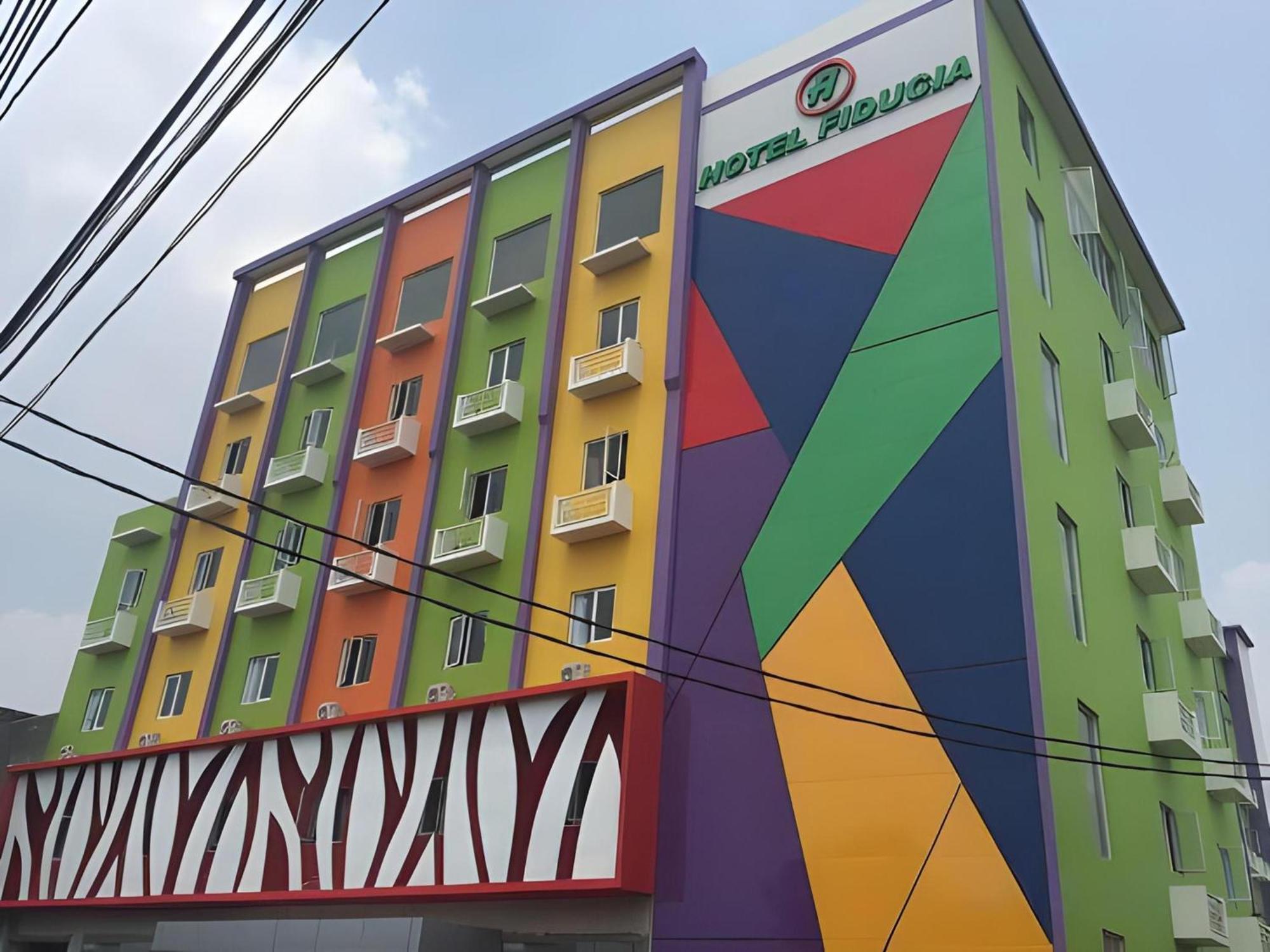 Super Oyo Townhouse Oak Hotel Fiducia Serpong Exteriör bild