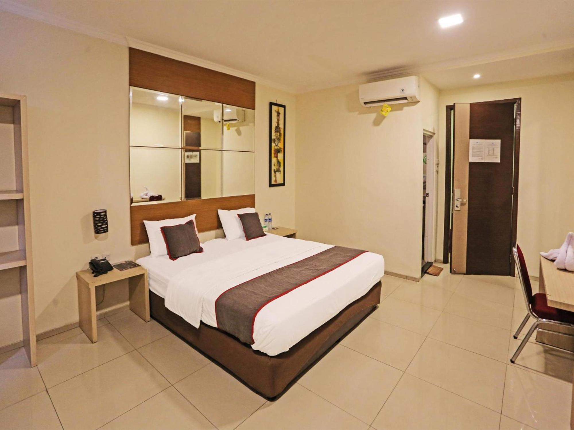 Super Oyo Townhouse Oak Hotel Fiducia Serpong Exteriör bild