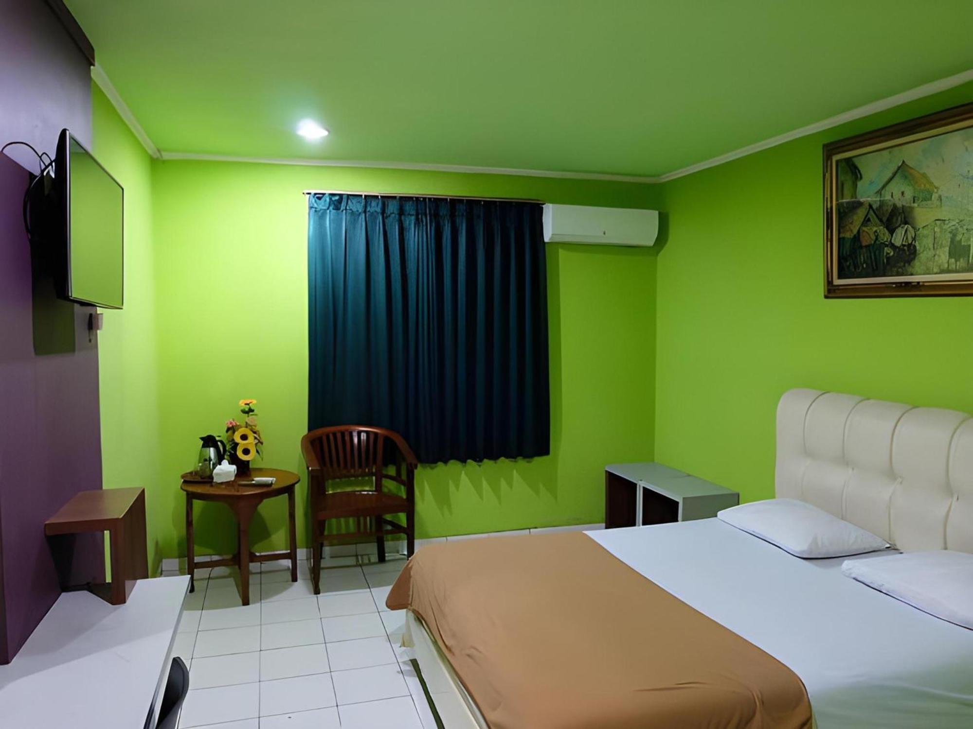 Super Oyo Townhouse Oak Hotel Fiducia Serpong Exteriör bild