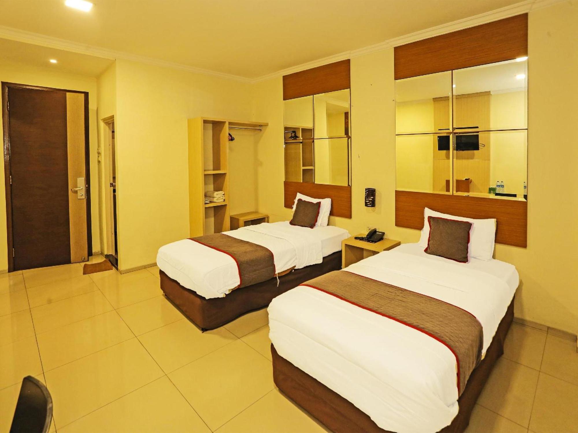 Super Oyo Townhouse Oak Hotel Fiducia Serpong Exteriör bild