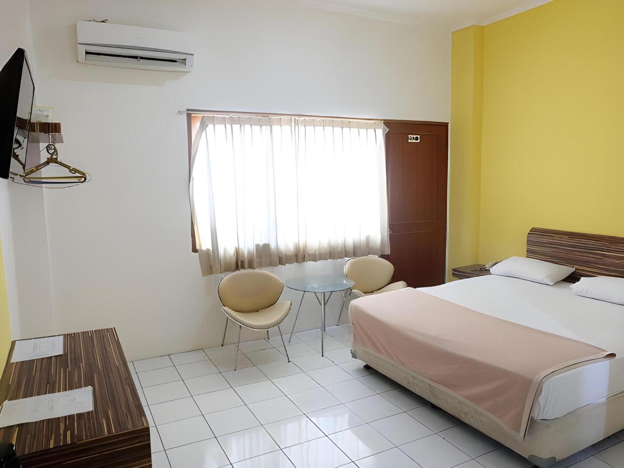 Super Oyo Townhouse Oak Hotel Fiducia Serpong Exteriör bild