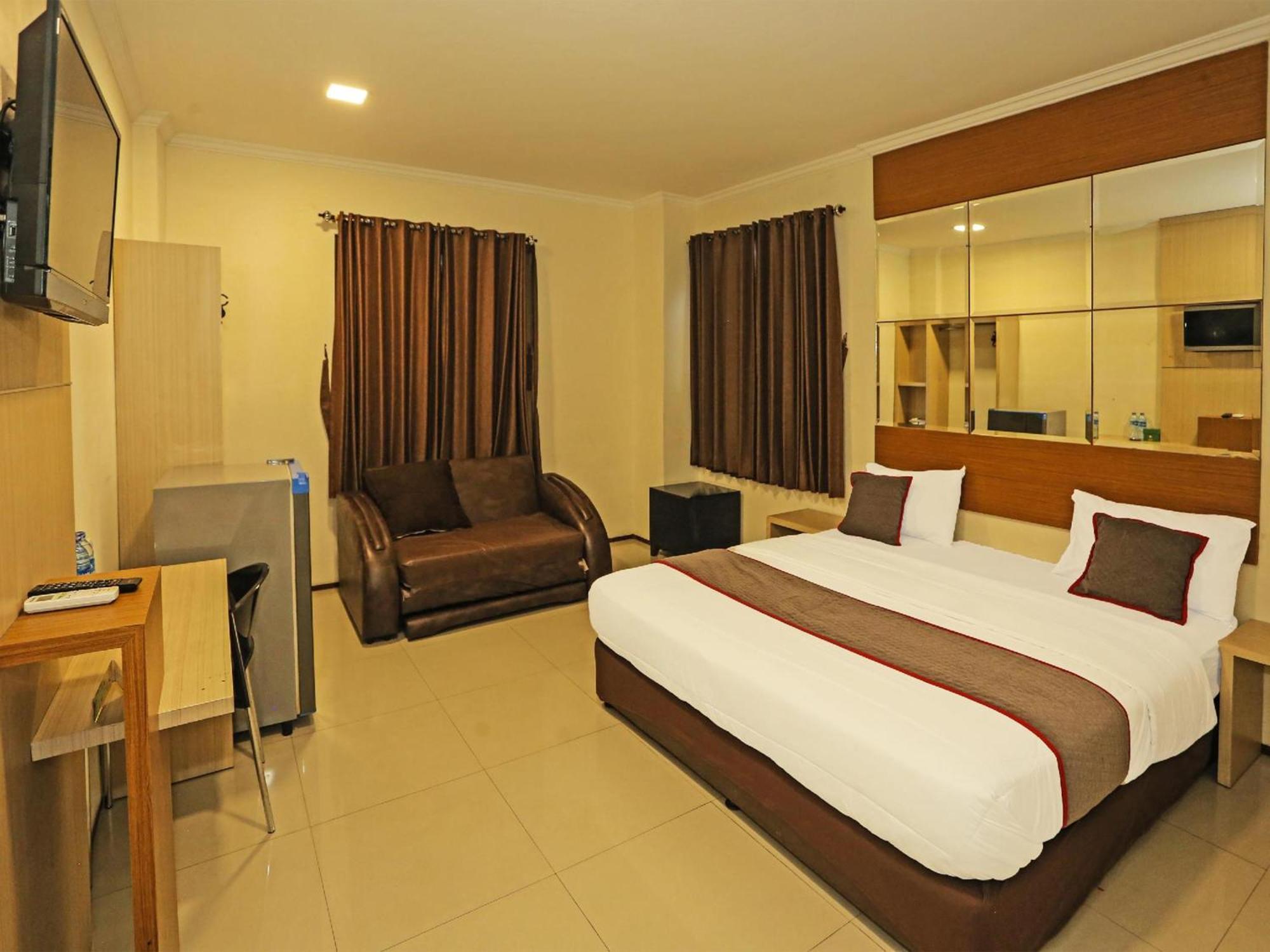 Super Oyo Townhouse Oak Hotel Fiducia Serpong Exteriör bild
