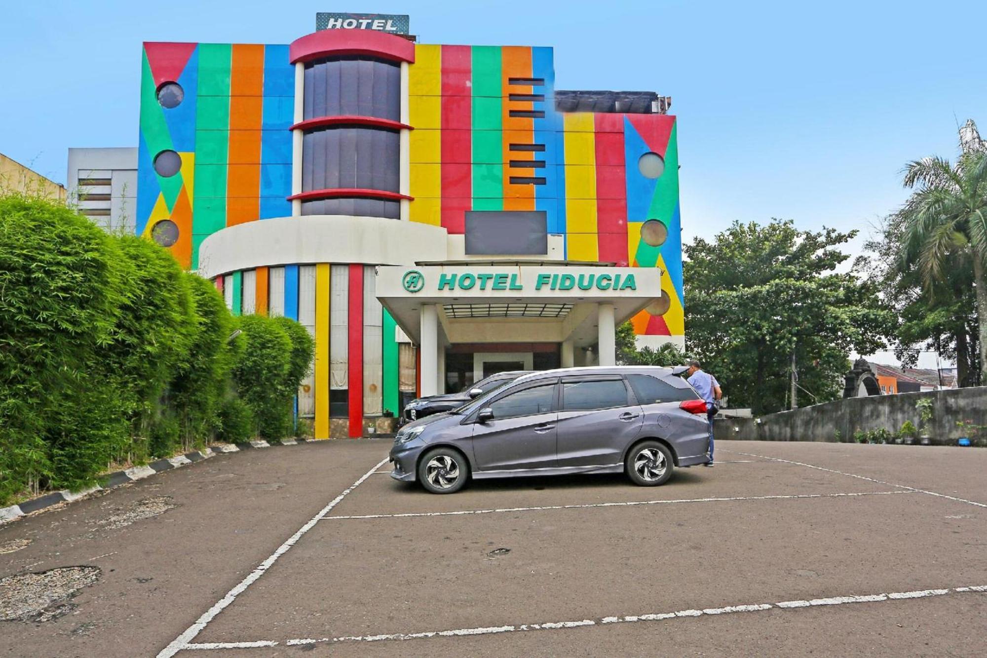 Super Oyo Townhouse Oak Hotel Fiducia Serpong Exteriör bild