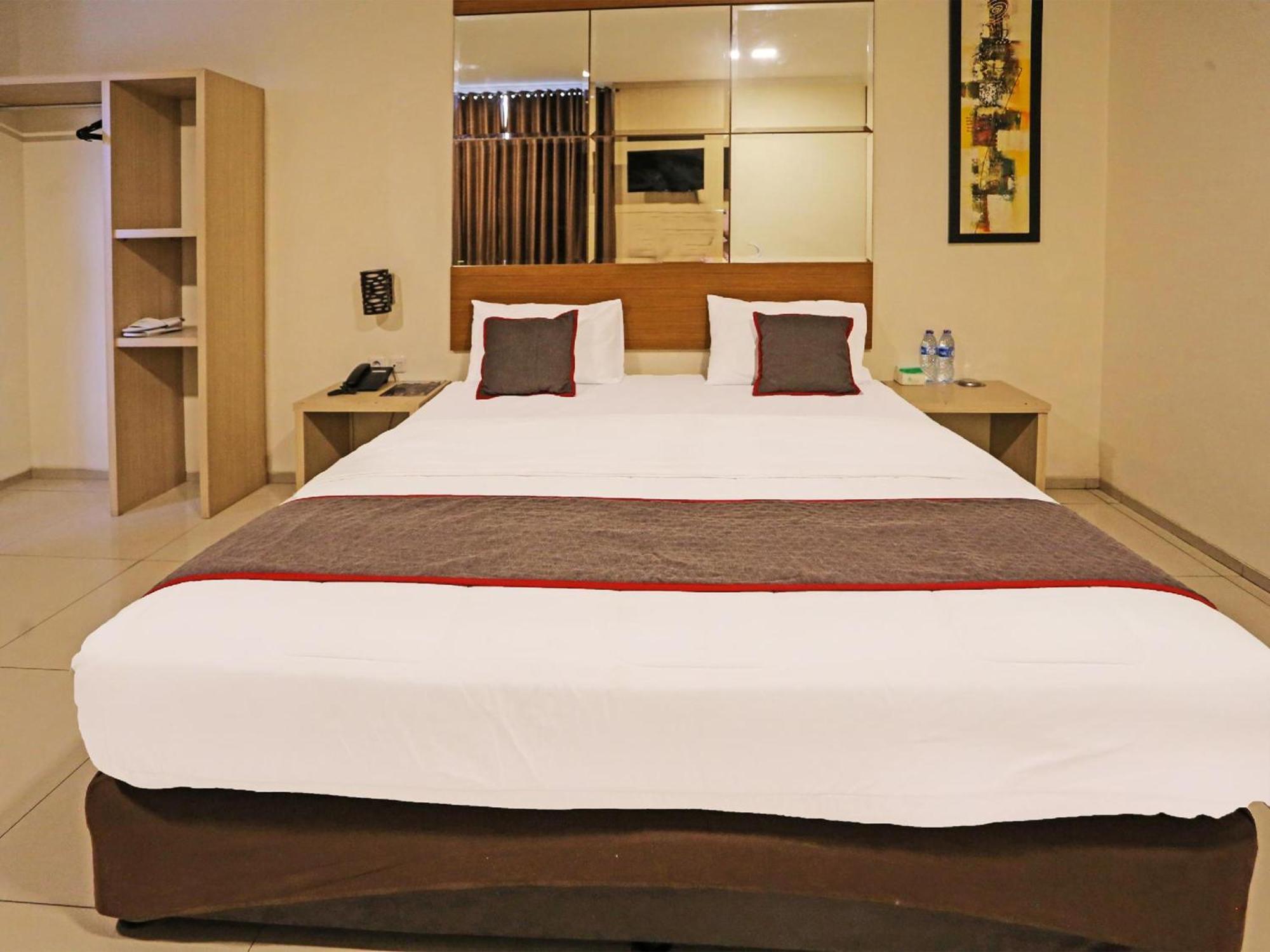 Super Oyo Townhouse Oak Hotel Fiducia Serpong Exteriör bild