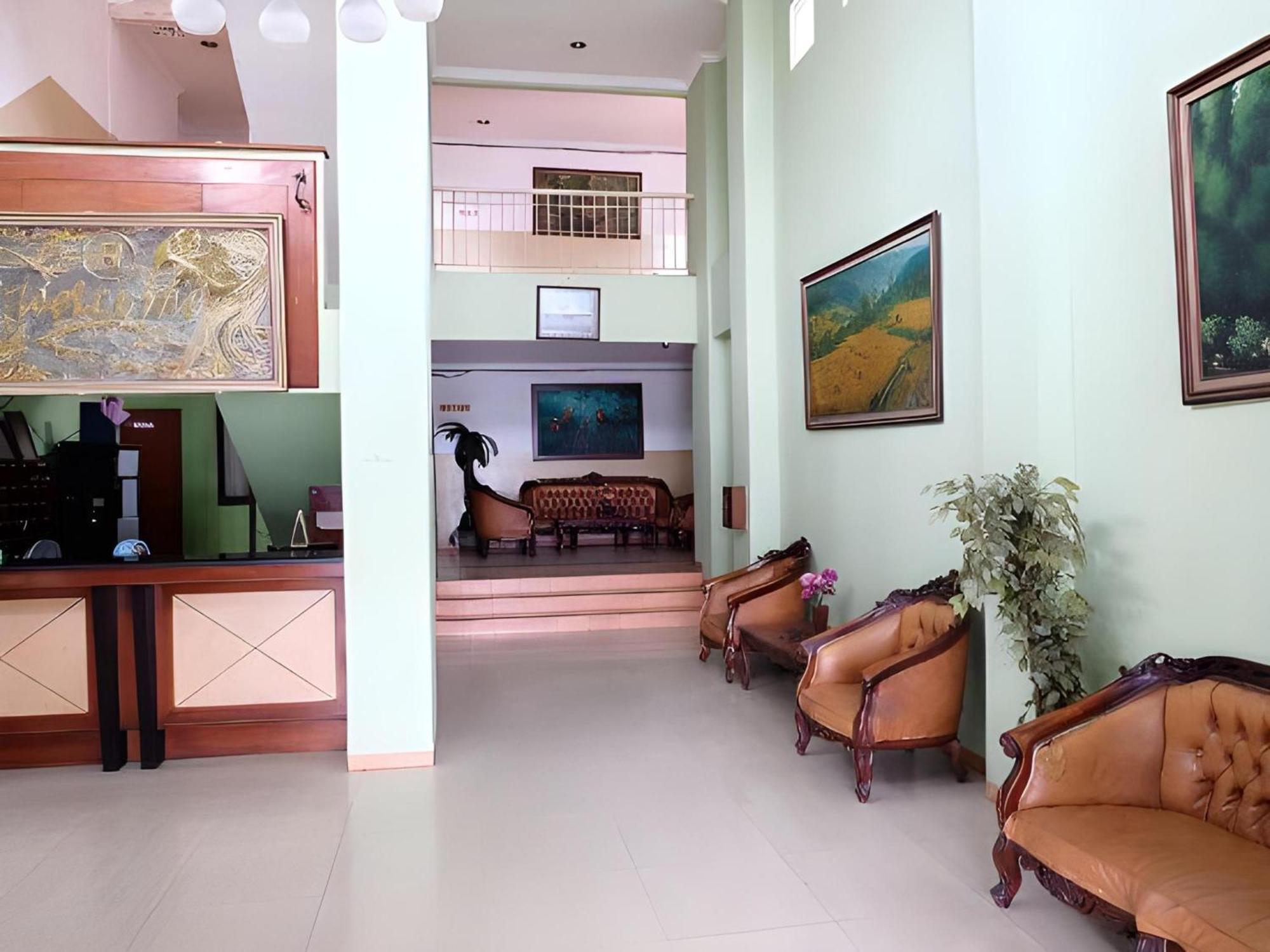 Super Oyo Townhouse Oak Hotel Fiducia Serpong Exteriör bild