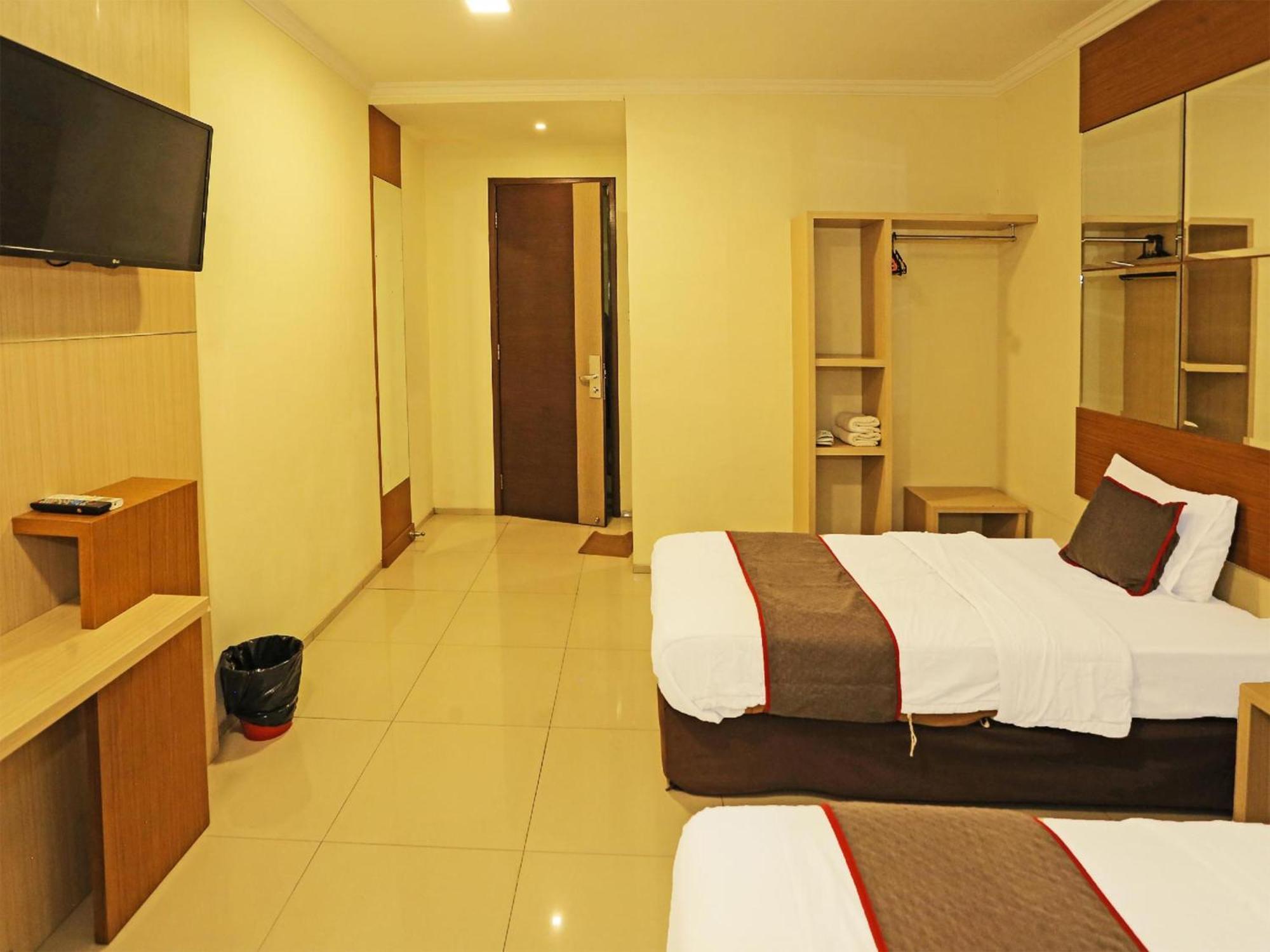 Super Oyo Townhouse Oak Hotel Fiducia Serpong Exteriör bild