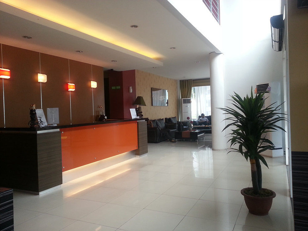 Super Oyo Townhouse Oak Hotel Fiducia Serpong Exteriör bild