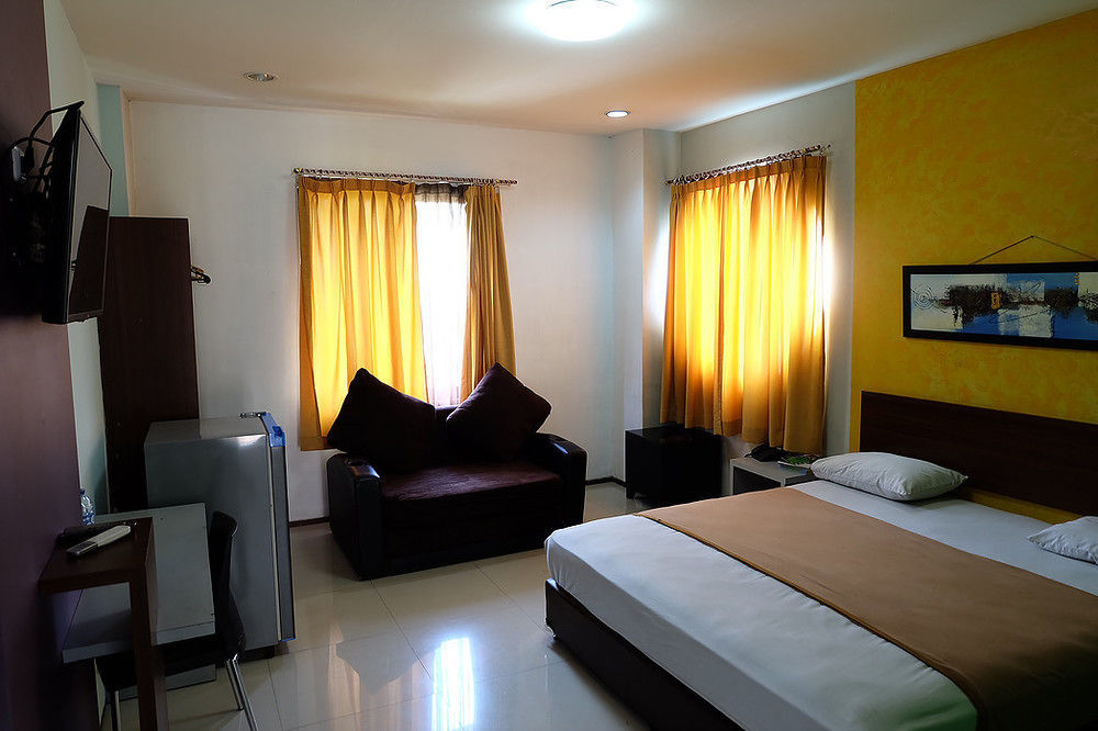 Super Oyo Townhouse Oak Hotel Fiducia Serpong Exteriör bild